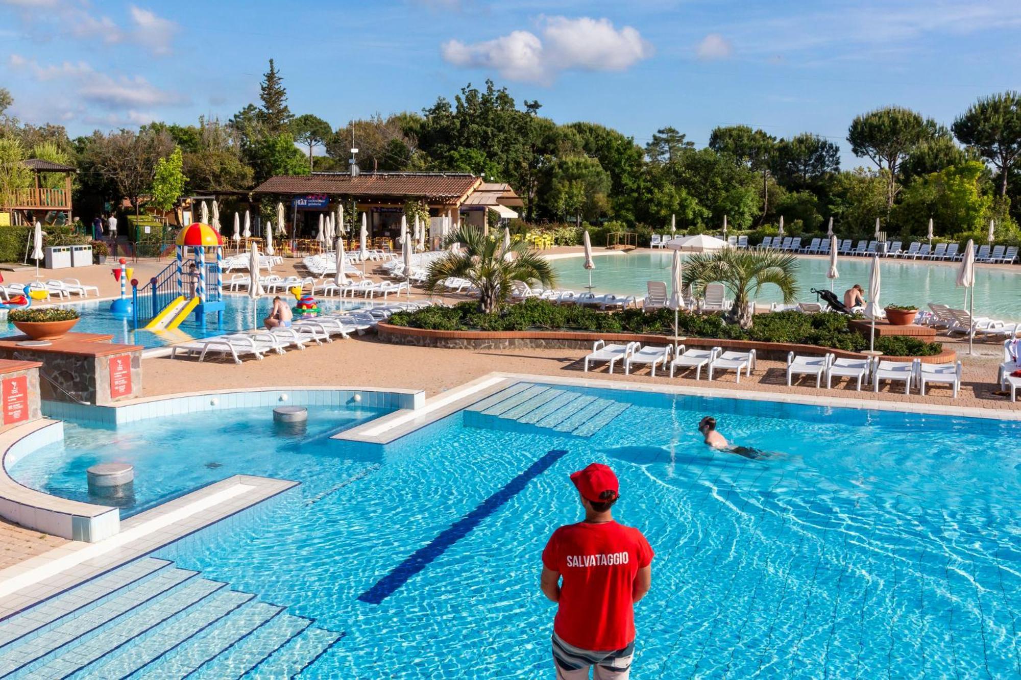 Parque de vacaciones Hu Village 3*