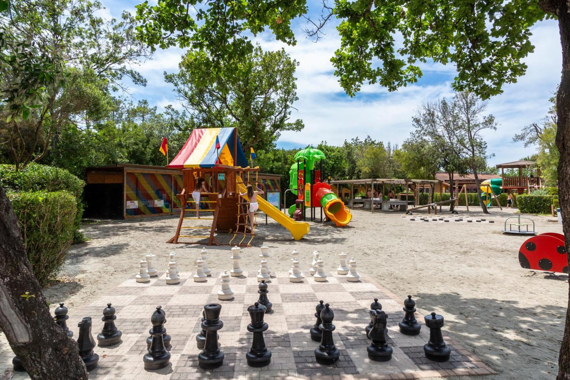 Hu Village Aldeamento Turístico Montescudaio