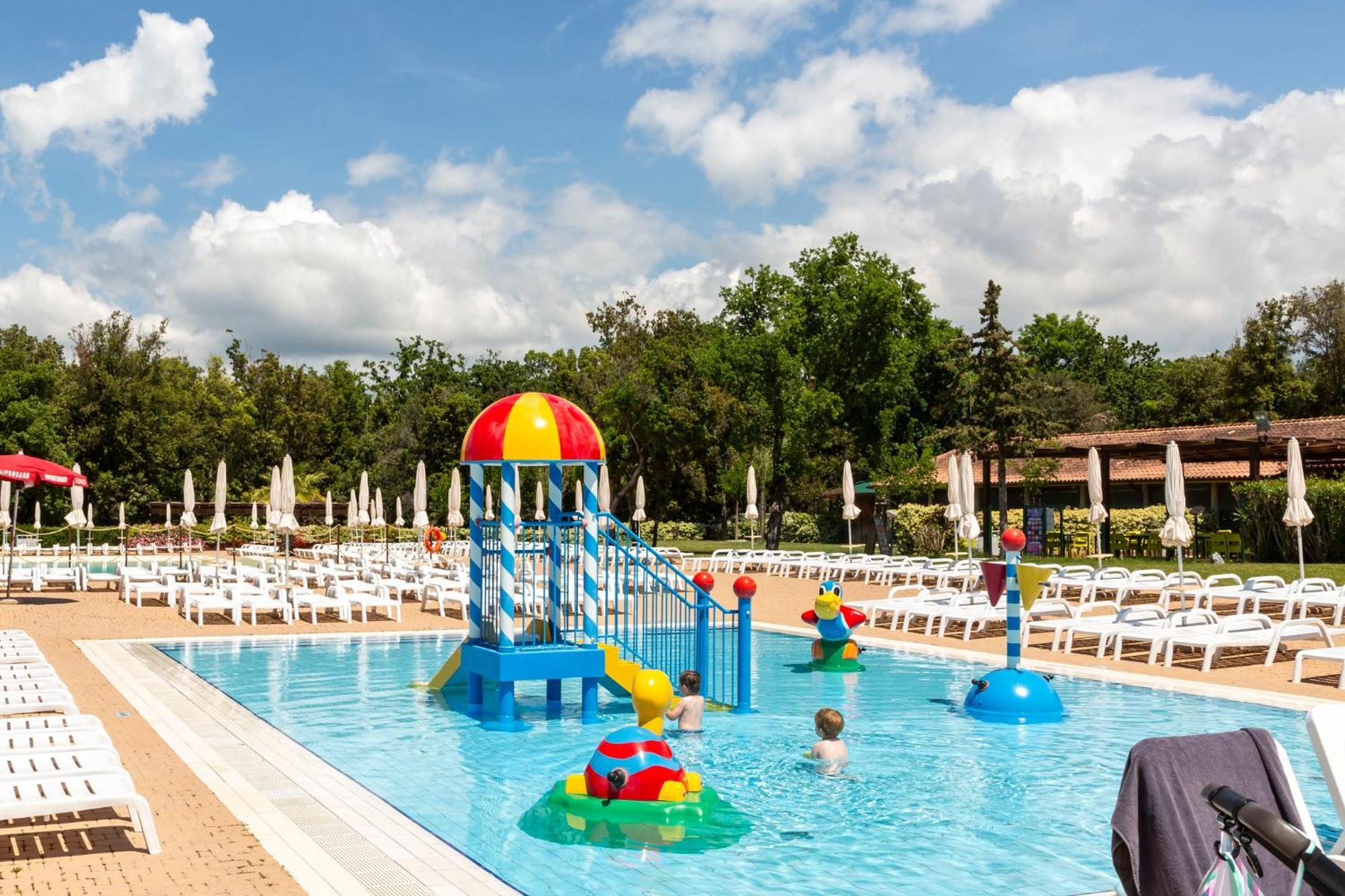 Hu Village Aldeamento Turístico